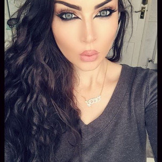 Самая красивая женщина мира становится мусульманкой - ФОТО