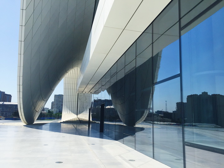 Центр Гейдара Алиева привел в восторг известного блогера - ФОТОГАЛЕРЕЯ