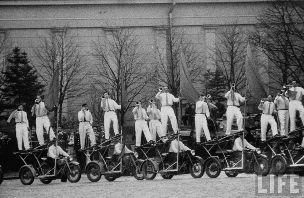 Майские празднования в Москве в 1958 году - ФОТОСЕССИЯ