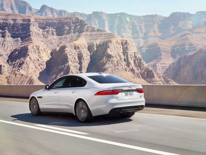 Создатели нового Jaguar XF пожадничали с мощностью - ФОТО
