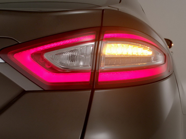 Ford окунул в роскошь семейство Mondeo - ФОТО