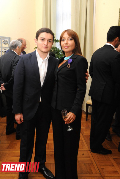 Наргиз Пашаевой вручен французский Орден Академических Пальм офицерской степени - ФОТО