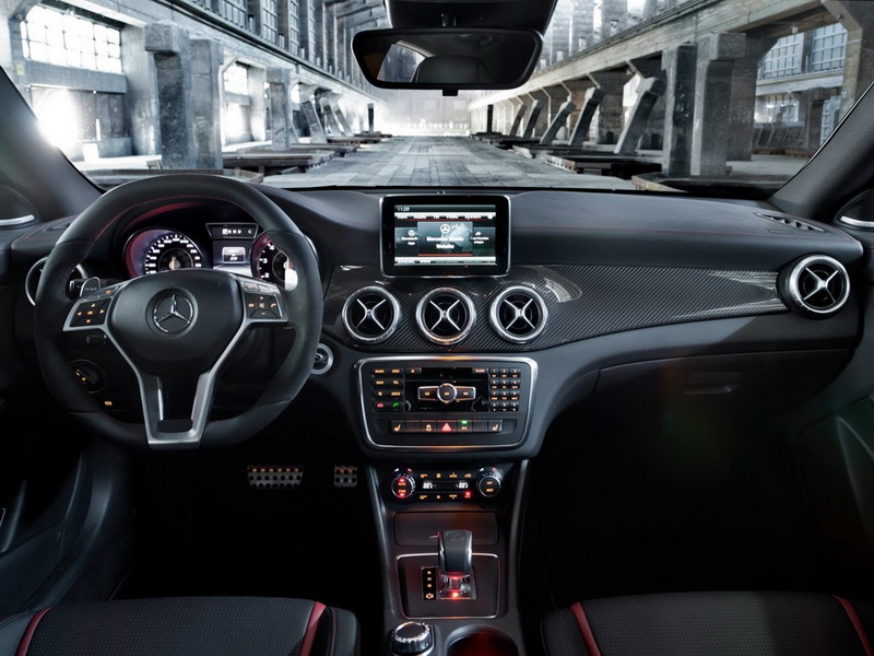 "Заряженный" седан Mercedes CLA 45 AMG обойдется в $47 450 - ФОТОССЕССИЯ