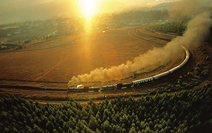 10 лучших в мире путешествий на поездах - ФОТО