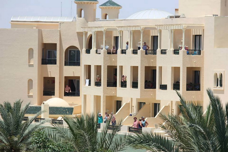 Террористы расстреляли десятки туристов в отеле Туниса - ОБНОВЛЕНО - ФОТО - ВИДЕО