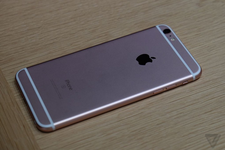 Apple представила два новых iPhone - ФОТО