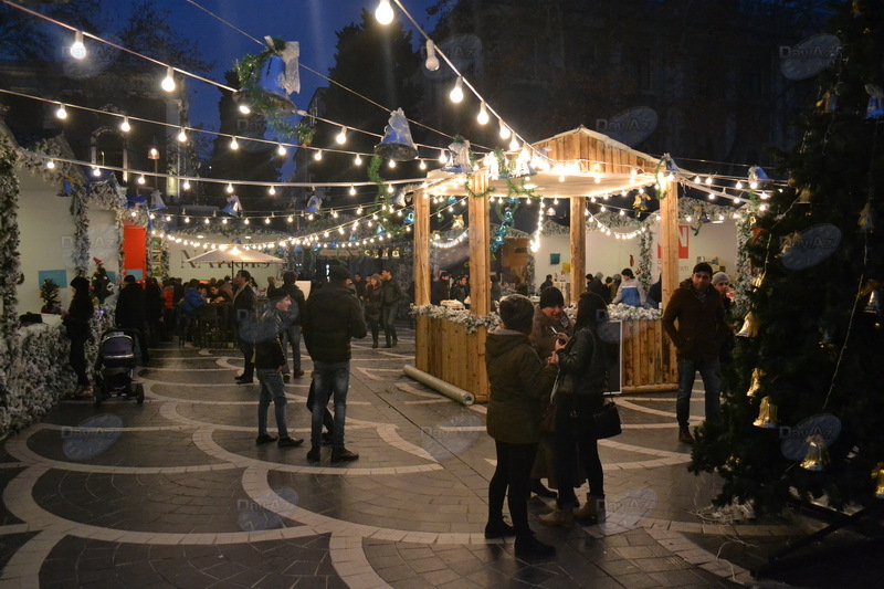 Настоящая сказка: новогодняя ярмарка в центре Баку - РЕПОРТАЖ - ФОТО