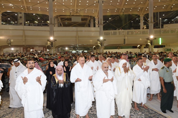 Президент Ильхам Алиев и его супруга Мехрибан Алиева совершили умру - малый хадж в Мекке и посетили мечеть Пророка в Медине - ОБНОВЛЕНО - ФОТО - ВИДЕО