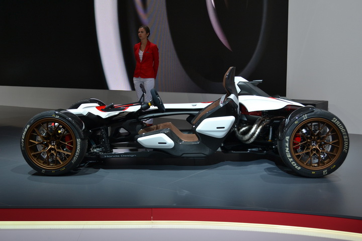 Honda выгнала водителя за пределы кузова - ФОТО