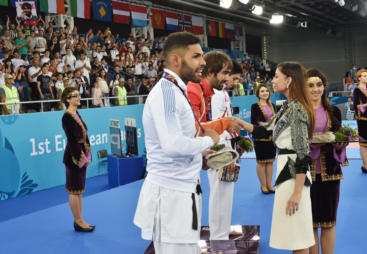 Президент Ильхам Алиев и его супруга Мехрибан Алиева в рамках первых Европейских игр наблюдали за ходом соревнований по карате и борьбе - ОБНОВЛЕНО - ФОТО