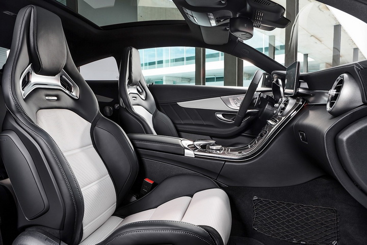 Представлено "горячее" купе Mercedes-Benz C-класса - ФОТОСЕССИЯ
