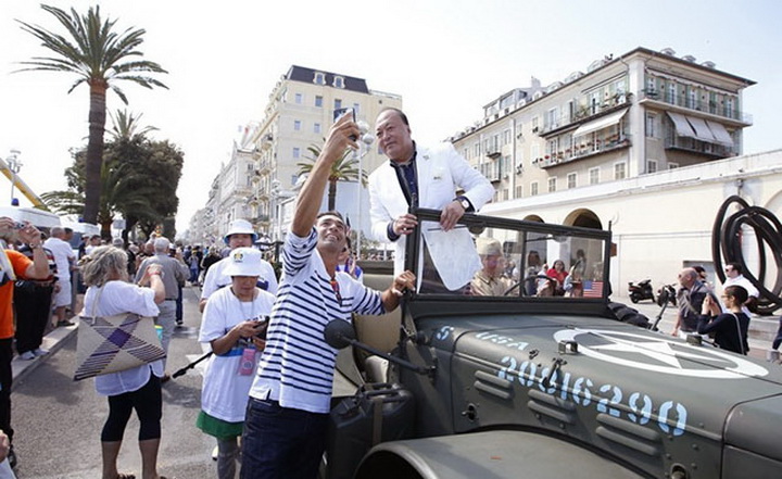 Китаец сделал невероятный подарок своим 6400 сотрудникам - ФОТО