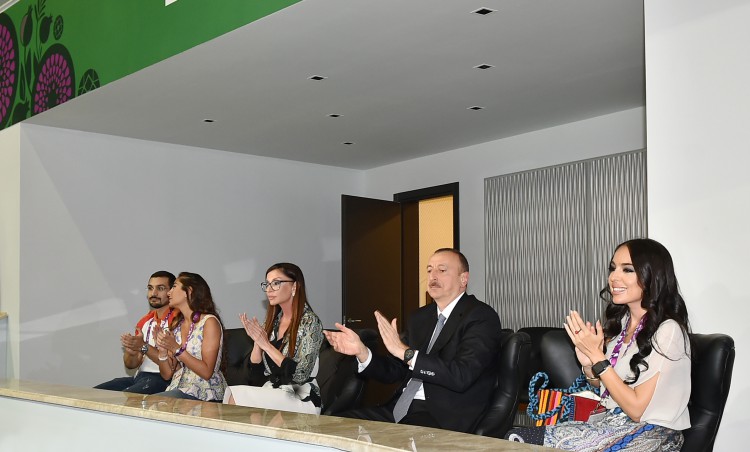 Президент Ильхам Алиев и его супруга Мехрибан Алиева в рамках первых Европейских игр наблюдали за ходом соревнований по карате и борьбе - ОБНОВЛЕНО - ФОТО