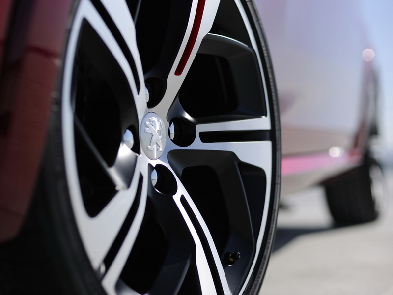 Хэтчбек Peugeot 208 GTi пойдет в серийное производство - ФОТО