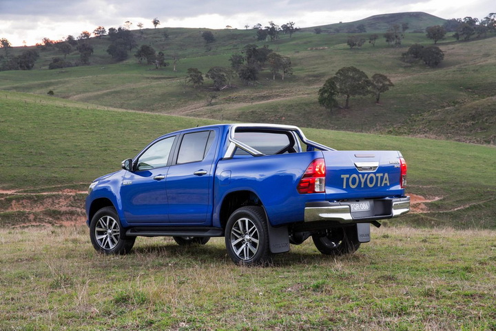 Toyota представила новое поколение "неубиваемого" пикапа - ФОТО