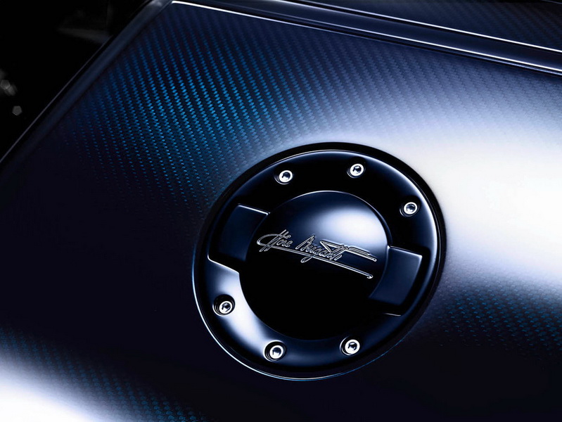 Bugatti посвятила спецверсию гиперкара Veyron своему основателю - ФОТО