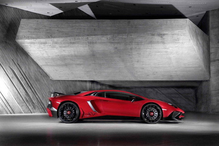 Весь тираж экстремальной версии Lamborghini Aventador раскупили за три месяца - ФОТО