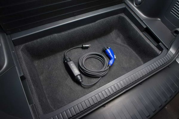 Toyota RAV4 EV: первый полностью электрический внедорожник - ФОТОСЕССИЯ