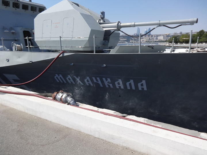 Российские военные корабли у причала Морского вокзала Баку - ФОТО