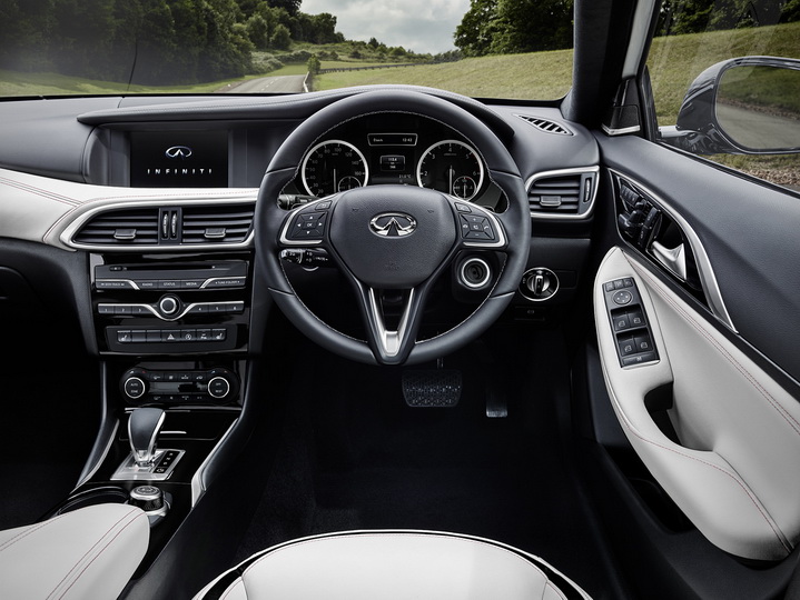 Infiniti Q30 получит оригинальный интерьер - ФОТО