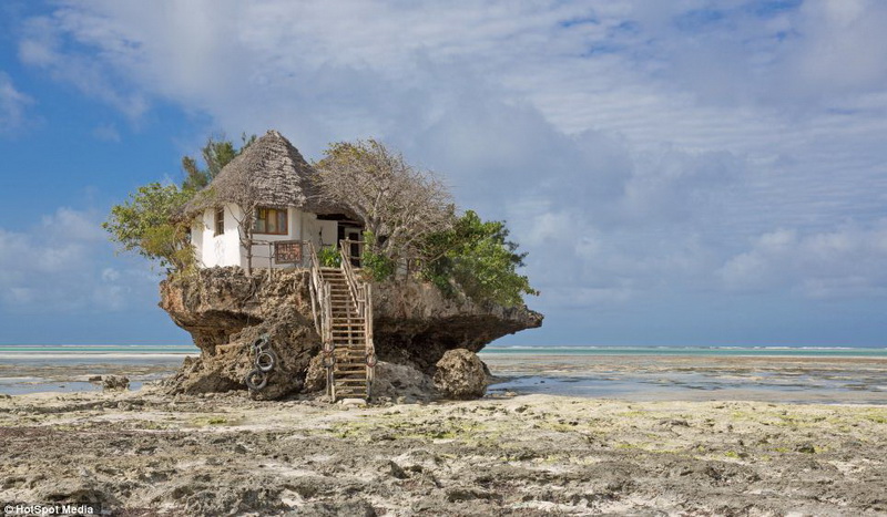 Ужин посреди моря: один из самых экзотических ресторанов - ФОТО