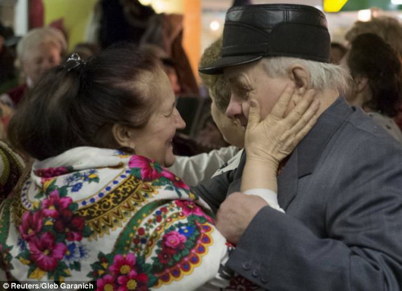 Дискотека 60+: Как находят свою любовь пенсионеры - ФОТОСЕССИЯ
