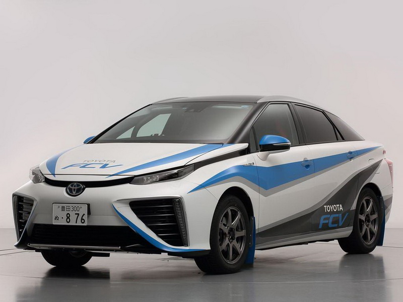 Toyota превратит водородный седан в болид для ралли - ФОТО