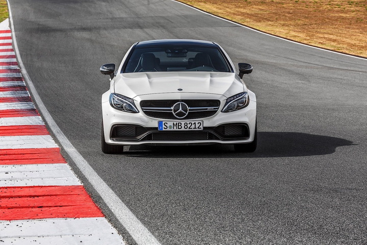 Представлено "горячее" купе Mercedes-Benz C-класса - ФОТОСЕССИЯ