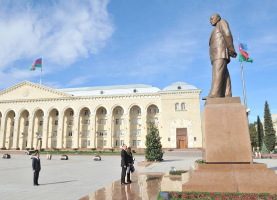 Поездка Президента Ильхама Алиева и его супруги Мехрибан Алиевой в Гянджу, Геранбойский, Дашкесанский районы и Нафталан - ОБНОВЛЕНО - ФОТО