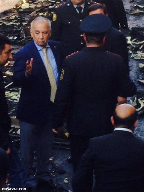 Hacıbala Abutalıbov yanan binaya baş çəkdi - FOTO