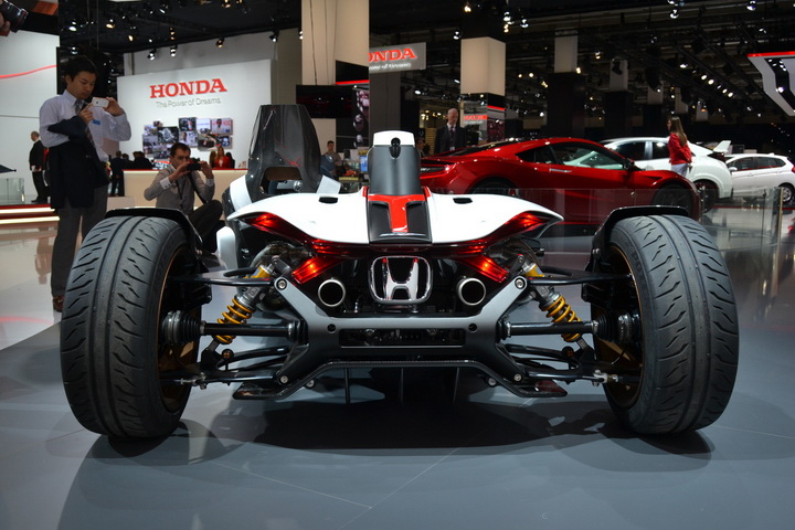 Honda выгнала водителя за пределы кузова - ФОТО