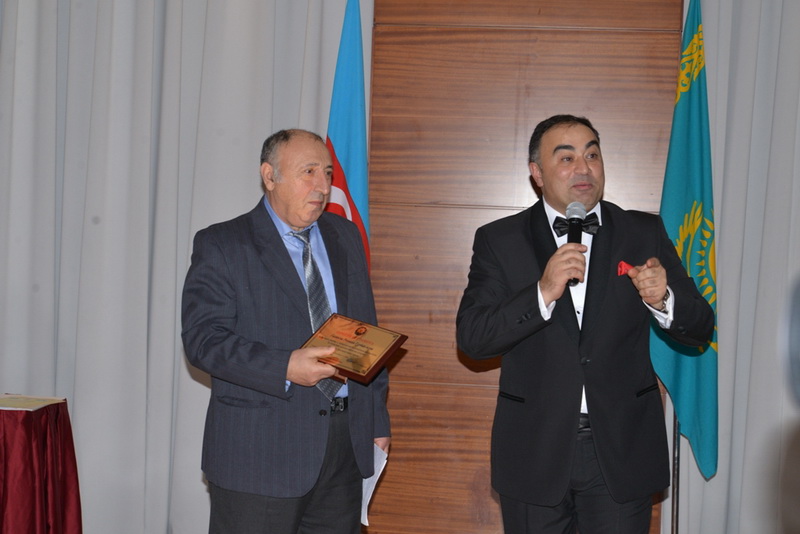 Aktauda Ulu Öndər Heydər Əliyevə həsr olunmuş şeirlər kitabı təqdim olunub – FOTO