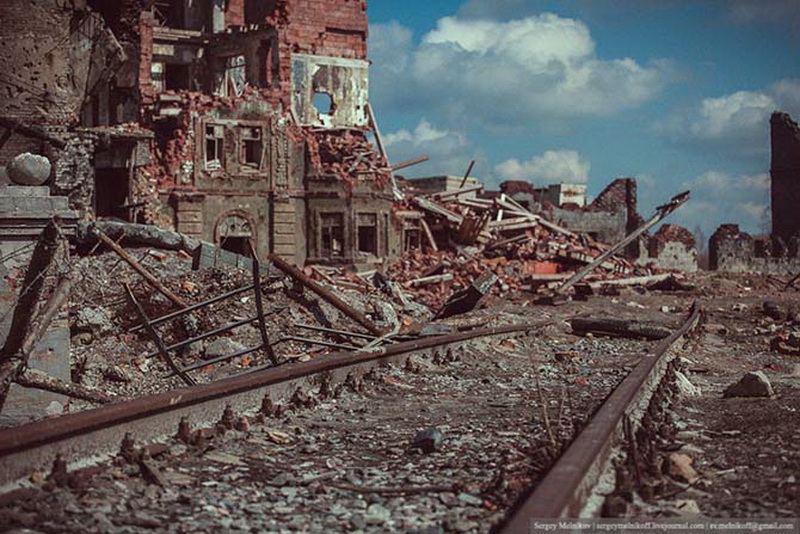 Декорации кварталов разрушенного Сталинграда - ФОТОСЕССИЯ