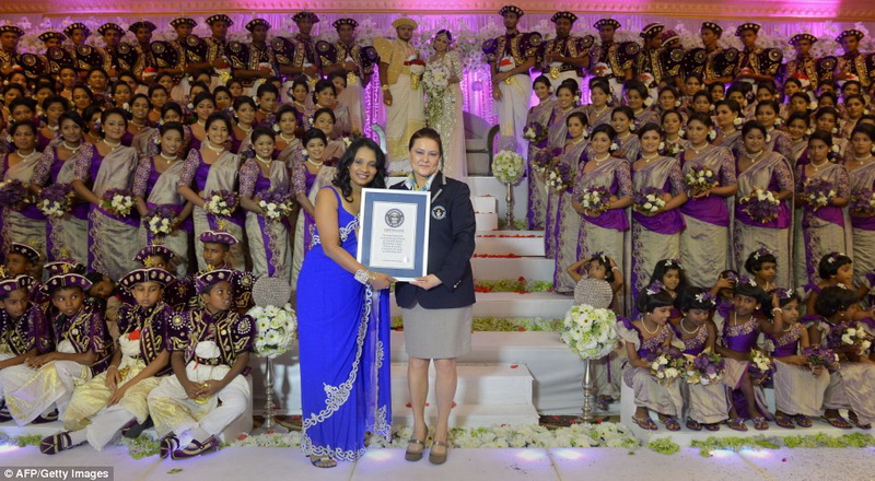 Свадьба на мировой рекорд: 126 подружек невесты - ФОТО