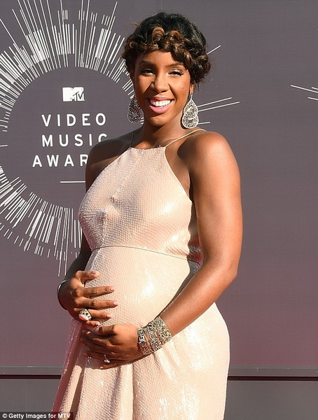 ДжейЛо, Бейонсе и все звезды на красной дорожке MTV - ФОТО