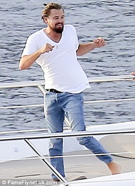 Леонардо ДиКаприо показал свои умения в каратэ на яхте - ФОТО