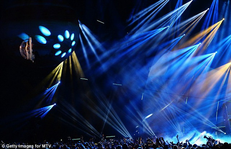 MTV вручил премии лучшим музыкантам - ФОТО