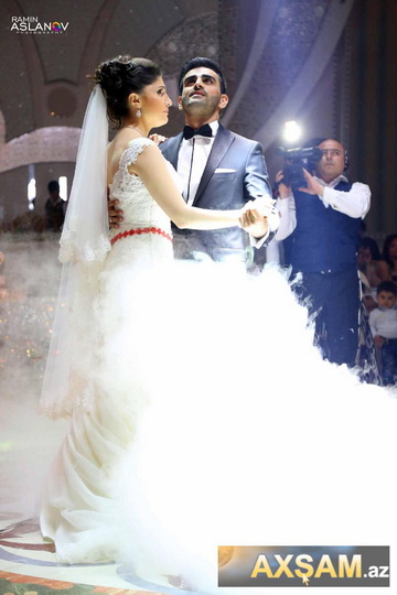 Azərbaycanlı müğənni evləndi – FOTO