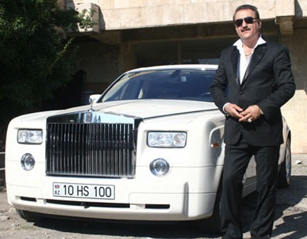 Bakıda bahalı maşınların nömrələri və qiymətlər – FOTO