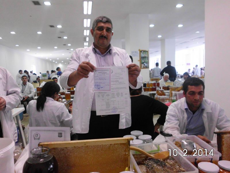Bakıda keçirilən yarmarkada saxta bal? - FOTO