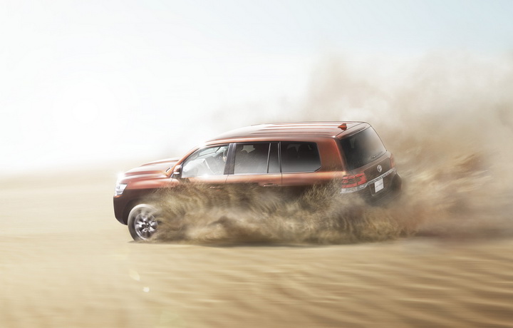 Toyota обновила Land Cruiser 200 - ФОТОСЕССИЯ