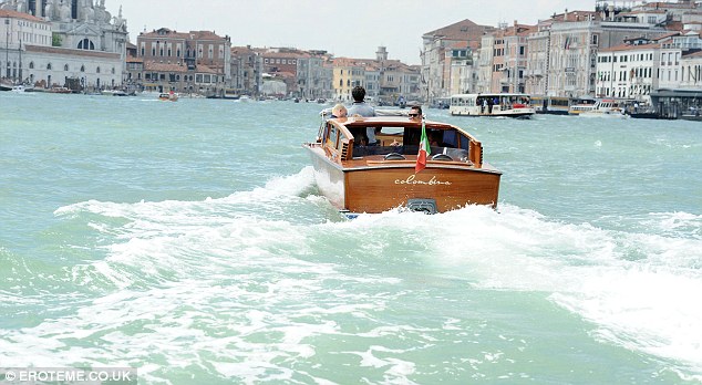 Элтон Джон провел незабываемый отдых с семьей - ФОТО