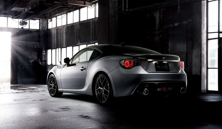 Спорткупе Toyota сделало круглые глаза - ФОТО