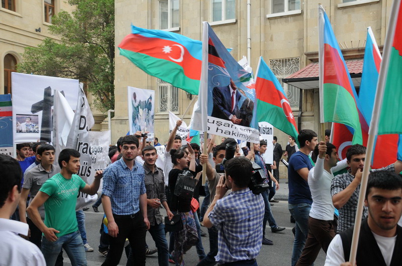 Перед посольством Ирана в Баку прошла акция протеста - ОБНОВЛЕНО - ФОТО