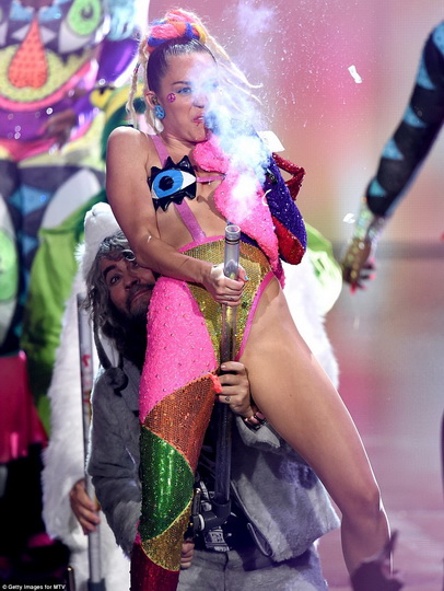 Тейлор Свифт и Никки Минаж устроили грандиозное открытие MTV VMA - ФОТО