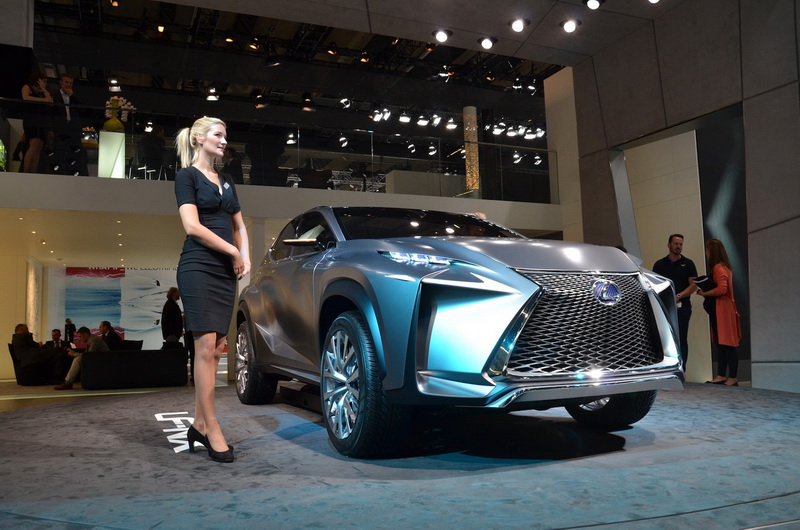 Концептуальный кроссовер Lexus прозвали "скомканной бумажкой" - ФОТО