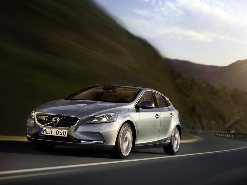 Началось производство Volvo V40 - ФОТО