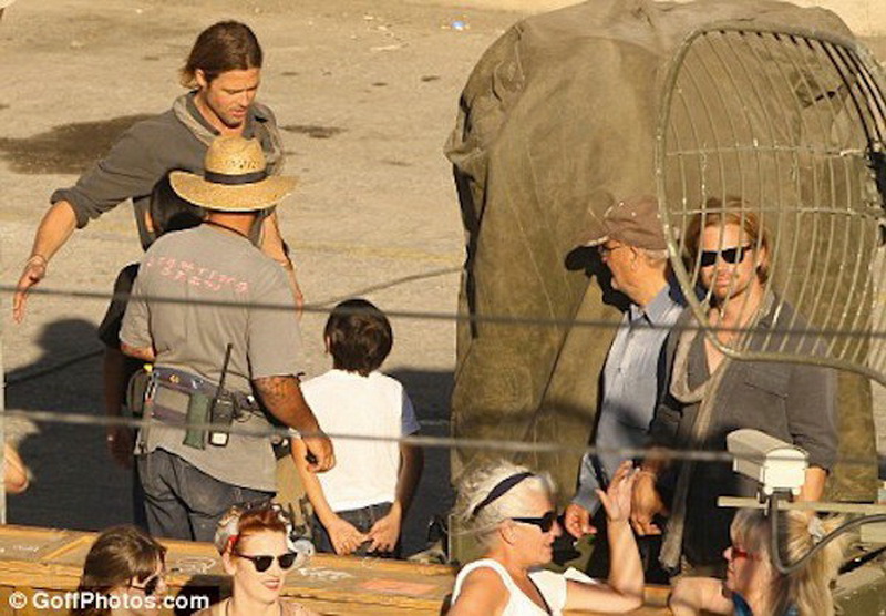 Все, что остается за кадром: знаменитости и их дублеры - ФОТО