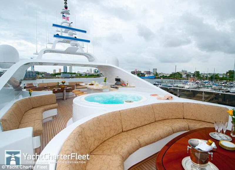 Яхта Ди Каприо из "Волк с Уолл-Стрит" выставлена на аренду - ФОТО