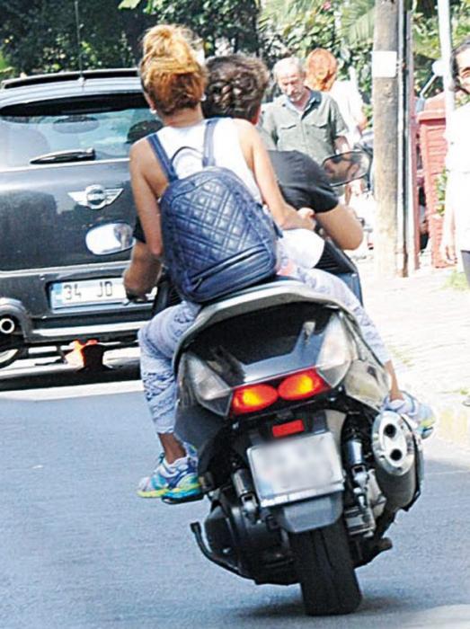 Məşhur cütlüyün paparassidən qaçış anı - FOTO